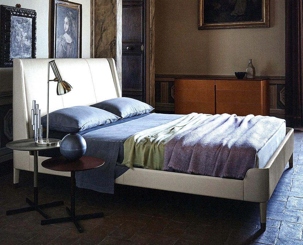 Купить Кровать SUZIE WONG 5604270 Poltrona Frau в магазине итальянской мебели Irice home