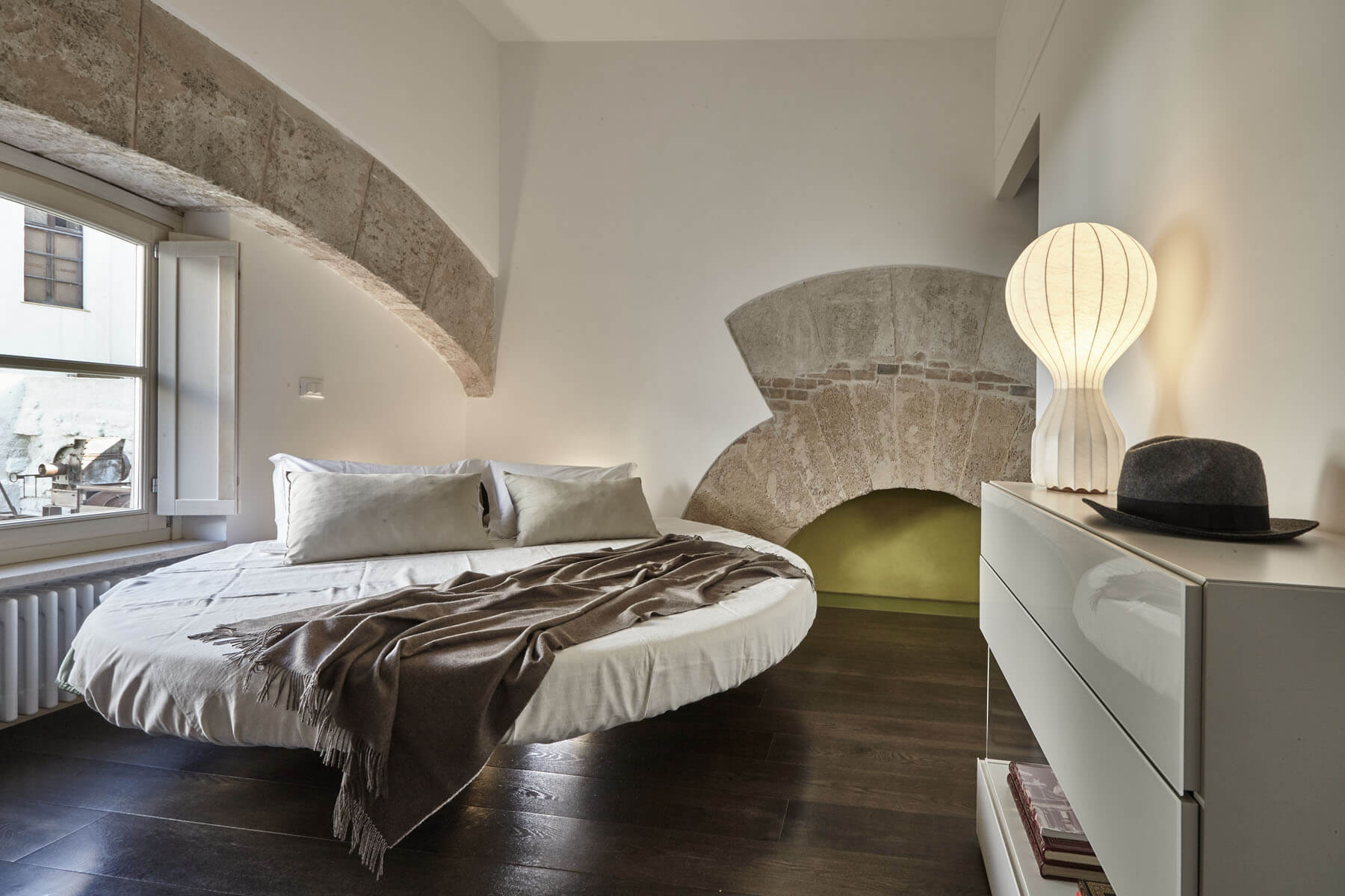 Купить Кровать  FLUTTUA ROUND BED Lago в магазине итальянской мебели Irice home