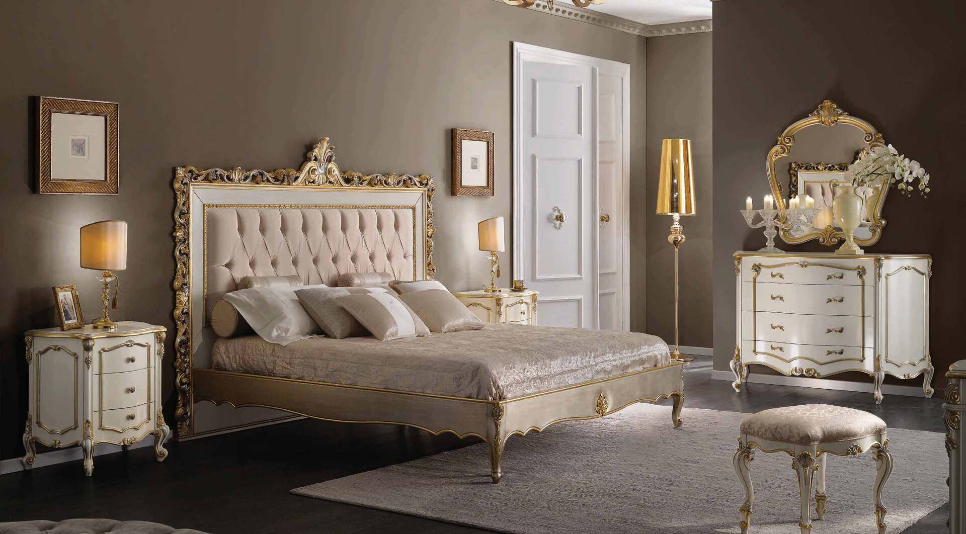 Купить Кровать (2084) Scappini с резным оформлением в магазине итальянской мебели Irice home