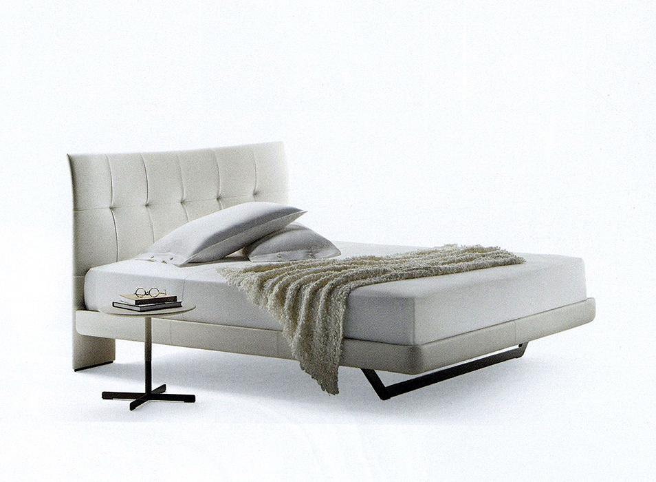 Купить Кровать AURORA DUE 5353270 Poltrona Frau в магазине итальянской мебели Irice home фото №2
