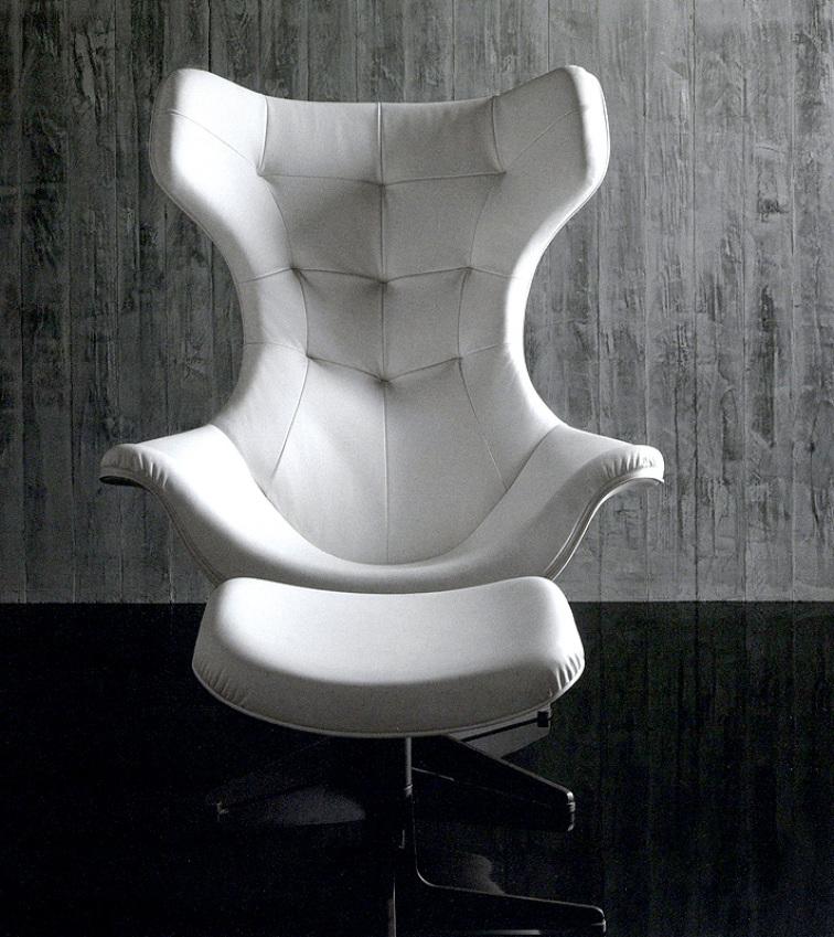 Купить Кресло вращающееся REGINA II 5324112 Poltrona Frau в магазине итальянской мебели Irice home