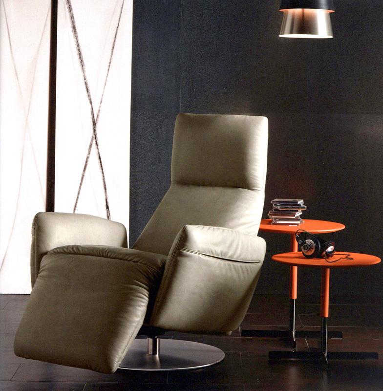 Купить Кресло вращающееся PILLOW 5547111 Poltrona Frau арт.2510225 в магазине итальянской мебели Irice home